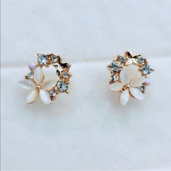 Crystal Flower Stud
Earrings - Picture 5 of 5